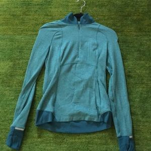 Lulu Lemon sweat shirt it’s slim fit